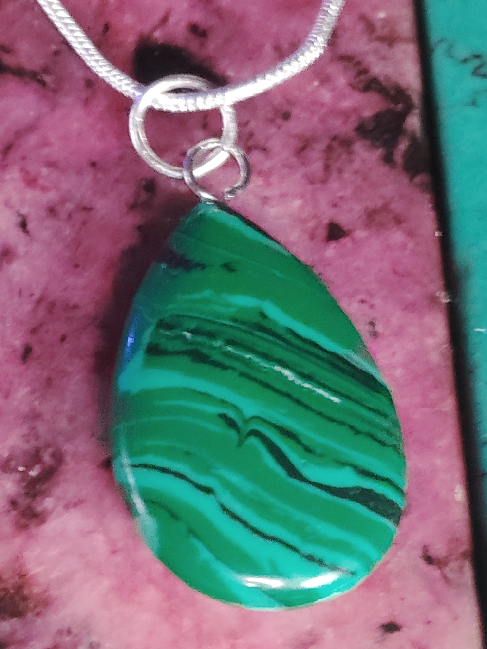 UNISEX✔ BANDED MALACHITE TEARDROP STONE, 16"- 18'-INCH STERLING SILVER NECKLACE.
